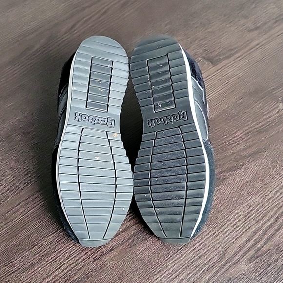 Reebok - Picture 4 of 5